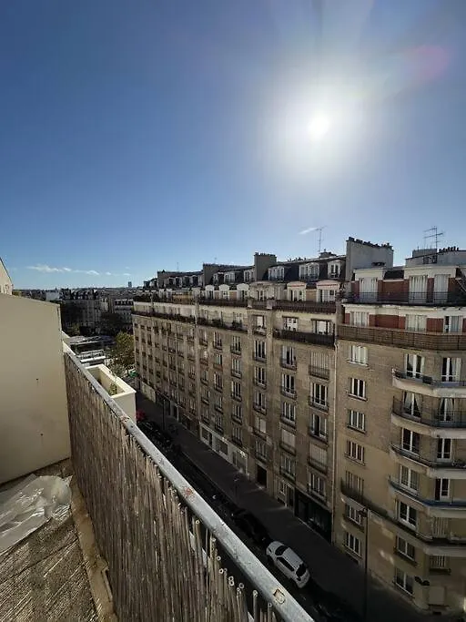 Sur Les Toits De Paris公寓