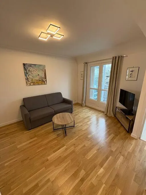 Sur Les Toits De Paris Apartment France