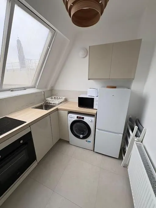 Sur Les Toits De Paris Apartment